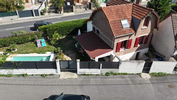 MAISON DE CARACTERE AVEC PISCINE