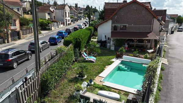 MAISON DE CARACTERE AVEC PISCINE