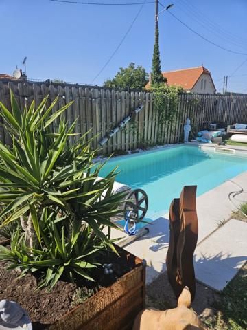 MAISON DE CARACTERE AVEC PISCINE