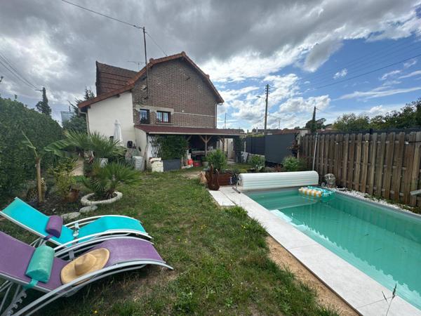 MAISON DE CARACTERE AVEC PISCINE