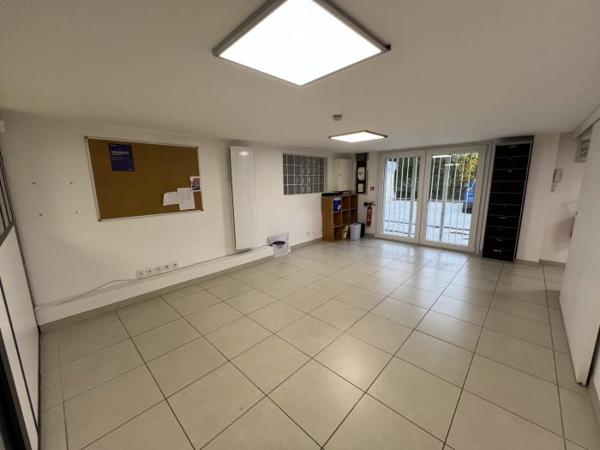 Local professionnel Esbly 190 m²