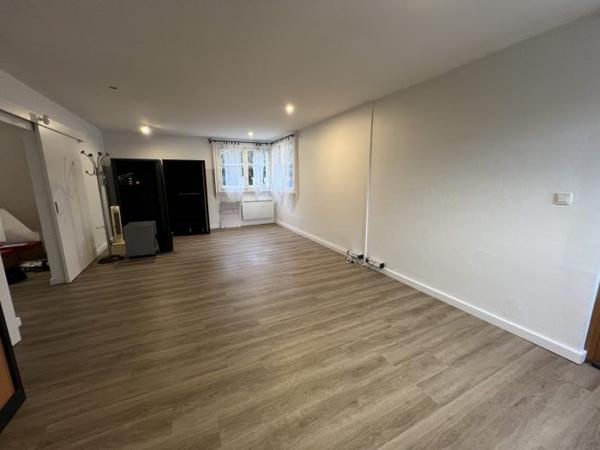 Local professionnel Esbly 190 m²