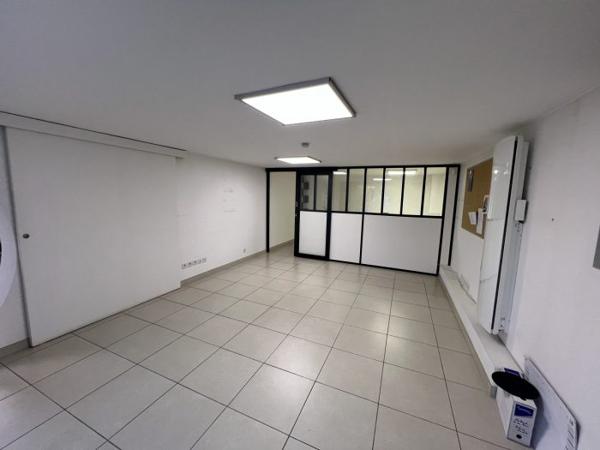 Local professionnel Esbly 190 m²