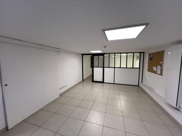 Local professionnel Esbly 190 m²