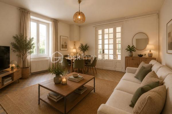 🏡 Vous cherchez un premier achat malin ou un projet à fort potentiel d’agrandissement ? Découvrez cette maison de ville de 61 m² habitables actuels, offrant une opportunité rare : doubler au minimum la surface habitable selon vos envies !
Située au calme dans un village avec commodités (écoles, garderie, boulangerie à pied) et à seulement 5 minutes de la gare SNCF et du centre-ville d'Auneau, elle offre des avantages intéressants.

✨ La Configuration Actuelle
•	Entrée : par un sas véranda lumineux.
•	Pièces de vie : la grande cuisine de 13,5 m² donnant sur le séjour de 18 m².
•	Espace nuit : Une chambre spacieuse de 15 m²
•	Un bureau de 7 m² (idéal pour le télétravail ou une chambre d'enfant).
•	Salle d'eau : Fonctionnelle avec douche, vasque et WC.

🚀 Un Potentiel d'Agrandissement Rare !
Le vrai plus de cette maison réside dans ses volumes annexes pouvant être transformés :
•	Une dépendance mitoyenne à l'arrière de 35 m² à restaurer pour créer un immense séjour, ou bien une suite parentale, ou bien une pièce de sport, loisir ou atelier.
•	Un étage volumineux aménageable sur la majeure partie de la surface pour ajouter plusieurs chambres ou autres.
•	Espace garage / atelier : Un potentiel de 27 m² au sol (possibilité d'agrandir l'ouverture pour accès véhicule).
•	Le bien bénéficie d’une cave et d’une cour commune.

🛠️ Côté Technique
•	Menuiseries : Fenêtres PVC double vitrage pour un bon confort thermique.
•	Chauffage : Chauffage central au gaz de ville.
•	Assainissement : Raccordement au tout-à-l'égout.
Contactez-moi pour plus d'informations ou pour organiser une visite.