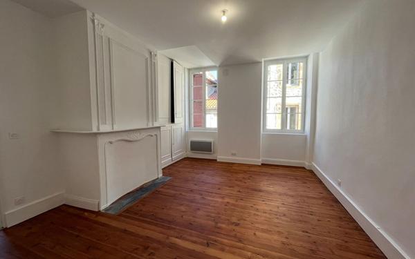 Appartement à louer    3 pièces •  Plaisance