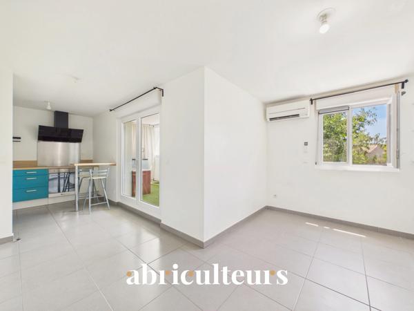 Appartement T2 avec terrasse et stationnement Salon de Provence (13300)