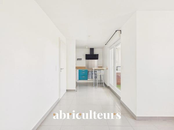 Appartement T2 avec terrasse et stationnement Salon de Provence (13300)