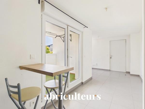 Appartement T2 avec terrasse et stationnement Salon de Provence (13300)
