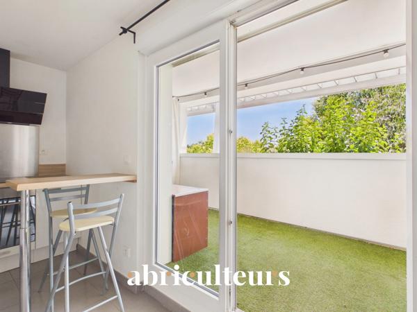 Appartement T2 avec terrasse et stationnement Salon de Provence (13300)