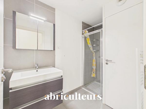 Appartement T2 avec terrasse et stationnement Salon de Provence (13300)