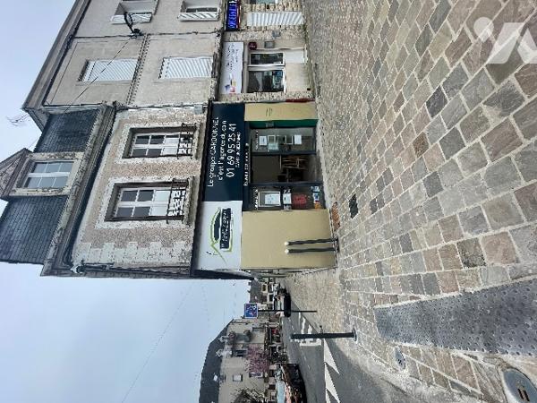 RARE ANGERVILLE Immeuble en plein centre ville