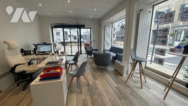 RARE ANGERVILLE Immeuble en plein centre ville