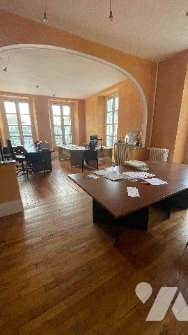 RARE ANGERVILLE Immeuble en plein centre ville