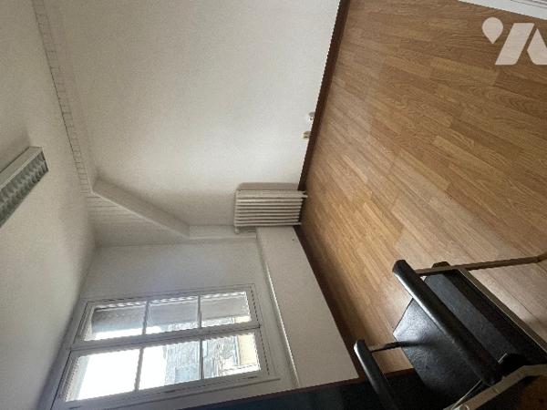 RARE ANGERVILLE Immeuble en plein centre ville