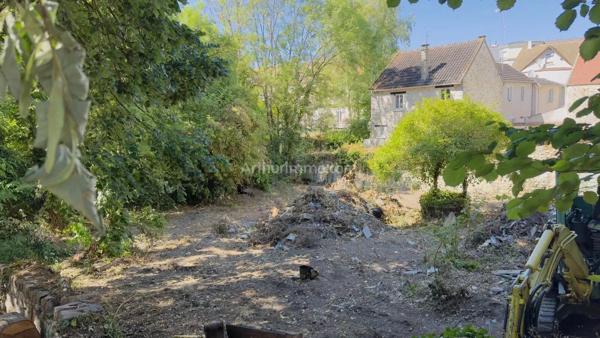 Vente                                                      Maison
                        
                     3 pièces                      64 m2                     à Saint-Fargeau-Ponthierry