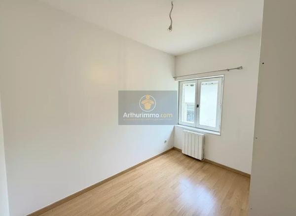 Vente                                                      Maison
                        
                     5 pièces                      118 m2                     à Coulommiers