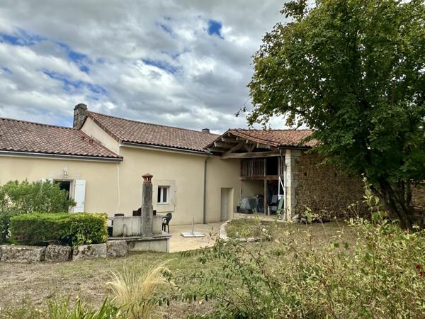 Maison familiale de plain-pied avec piscine, grand garage et potentiel d'agrandissement