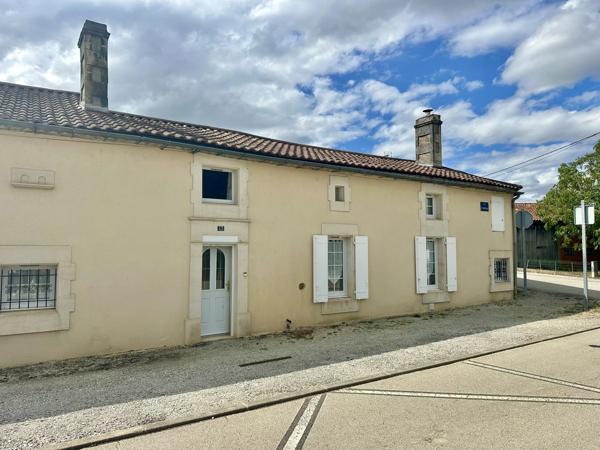 Maison familiale de plain-pied avec piscine, grand garage et potentiel d'agrandissement
