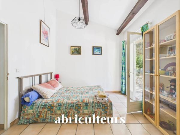 Maison d’architecte de 257 m² avec piscine et jardin arboré de 4 000 m²
