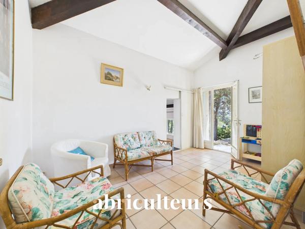 Maison d’architecte de 257 m² avec piscine et jardin arboré de 4 000 m²