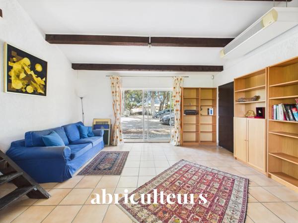 Maison d’architecte de 257 m² avec piscine et jardin arboré de 4 000 m²