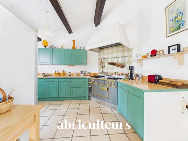 Maison d’architecte de 257 m² avec piscine et jardin arboré de 4 000 m²