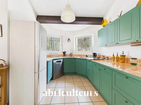 Maison d’architecte de 257 m² avec piscine et jardin arboré de 4 000 m²