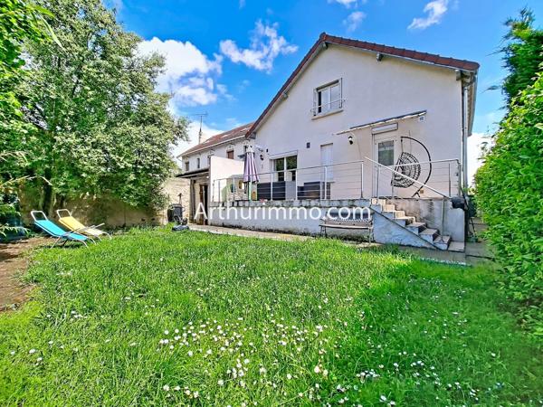 Vente                                                      Maison de ville
                        
                     5 pièces                      105 m2                     à Limeil-Brévannes