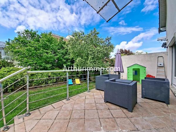 Vente                                                      Maison de ville
                        
                     5 pièces                      105 m2                     à Limeil-Brévannes