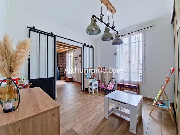 Vente                                                      Maison de ville
                        
                     5 pièces                      105 m2                     à Limeil-Brévannes