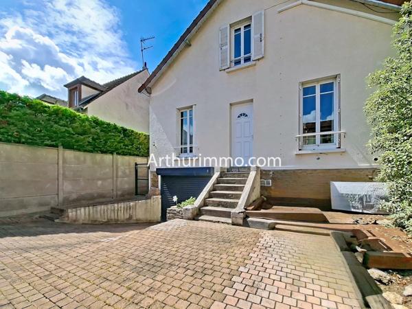 Vente                                                      Maison de ville
                        
                     5 pièces                      105 m2                     à Limeil-Brévannes