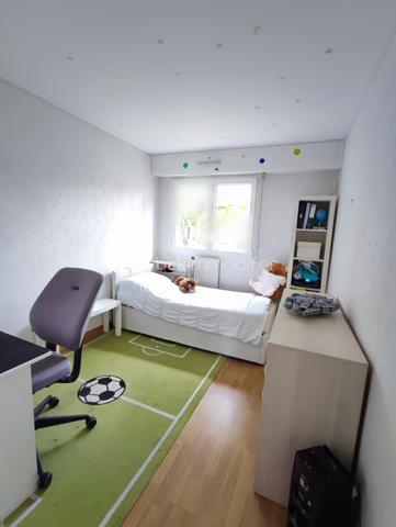 BSK IMMOBILIER Mr COULONGEAT William , vous propose en exclusivité un bel appartement de 4 pièces proche du Centre Ville .
Résidence  DOMAINE DE BRUNOY très recherchée entouré de verdure et très calme,
Appartement de 4 pièces au 1er étage avec ascenseur .
Deux places de parking et une cave complète ce bien
Une grande entrée avec placard , Une cuisine Aménagée , Double séjour , salon  de 36 m² donnant sur grand balcon de 11 m² exposition SUD / EST .
2 chambres , Une salle de Douche récente avec un espace Buanderie , Un WC indépendant 
Une grande cave complète ce bien.
Chaudière gaz individuel  
Rare sur le secteur
A voir rapidement ! VISITE POSSIBLE 7 JOURS / 7
VIDEO A VENIR
10 MINUTES A PIED DE LA GARE
Résidence Sécurisée avec GARDIEN