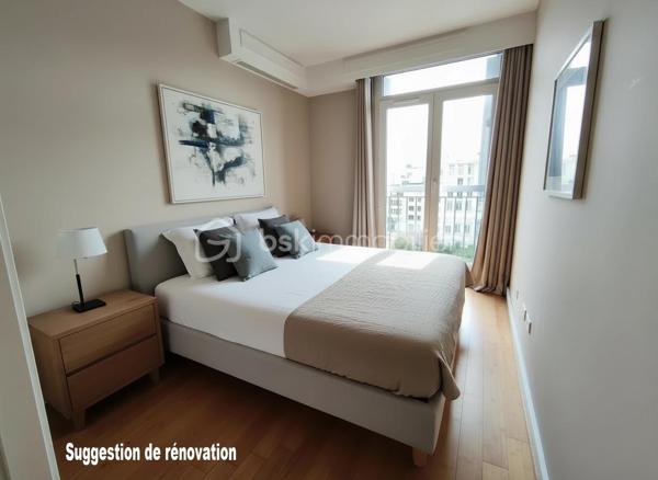 Au 6e et dernier étage avec ascenseur d’un immeuble en pierre de taille de la fin des années 50, possibilité rare d’acquérir deux appartements mitoyens afin de créer un vaste appartement familial d’environ 104 m². Anciennement réunis et exploités comme un seul logement, les deux biens ont été redivisés pour la vente. Leur configuration permet aujourd’hui de retrouver facilement un grand espace de vie familial bénéficiant d’une double exposition nord-est / sud-ouest, d’une belle luminosité, d’une agréable circulation traversante avec une véritable sensation d’espace grâce à son étage élevé et à l’absence de vis-à-vis direct.
Les appartements étant également proposés séparément, cette opportunité reste par nature temporaire.

Côté sud-ouest / côté cour, les pièces offrent une vue particulièrement dégagée jusqu’à la Tour Eiffel et La Défense. Côté nord-est / côté rue, la vue est également dégagée, l’appartement est calme sur ses 2 facades (rue peu passante) dans un environnement résidentiel recherché.

La configuration actuelle permet d’envisager :
• un double séjour : salon d’un côté, salle à manger de l’autre avec balcon de chaque côté.
• 4 chambres indépendantes desservies deux par deux par un couloir (possibilité 3 chambres + bureau ou 3 chambres dont une grande suite parentale avec SdB attenante )
• 2 salles de bains.
• 2 WC indépendants.
• une cuisine indépendante.
• une buanderie / dressing.
• de nombreux rangements et placards.

Des travaux de rénovation sont à prévoir afin de moderniser l’ensemble, mais les fondamentaux sont particulièrement recherchés : dernier étage avec ascenseur, appartement traversant, luminosité, extérieurs, vues dégagées et fort potentiel de valorisation. Les parquets existants pourront notamment être conservés et mis en valeur.
Des suggestions de rénovation virtuelle permettent de mieux se projeter dans les espaces et les possibilités d’aménagement.
Chauffage central et eau chaude collectifs inclus dans les charges.
Deux caves et un parking complètent l’ensemble.

Situé rue du Révérend Père Christian Gilbert, à proximité immédiate du carrefour des Bourguignons, l’ensemble bénéficie d’un environnement vivant et résidentiel apprécié pour sa qualité de vie, ses commerces, ses transports et ses écoles (maternelle et élémentaire à 2’, collège - sectorisation Truffaut - à 10’).

Métro Les Agnettes (ligne 13) à environ 500 m, gare de Bois-Colombes permettant de rejoindre Saint-Lazare rapidement, accès facilité à La Défense via le bus 178.