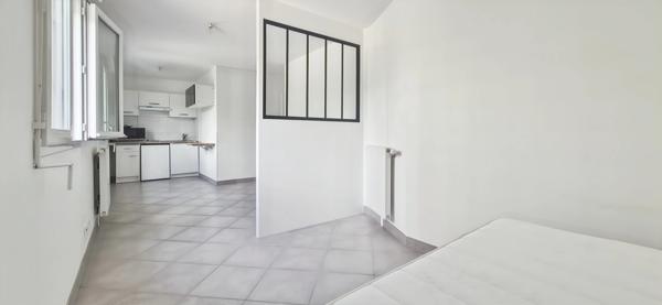 Immeuble récent : studio fonctionnel à 3 min du tram