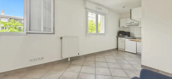 Immeuble récent : studio fonctionnel à 3 min du tram