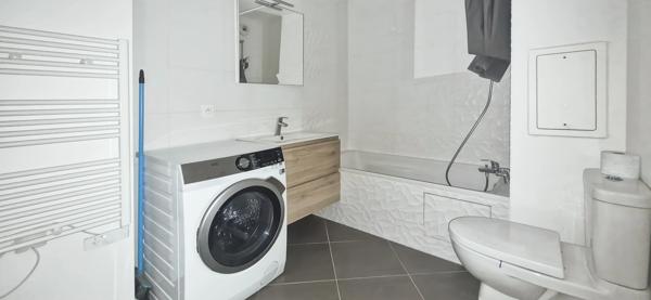 Immeuble récent : studio fonctionnel à 3 min du tram