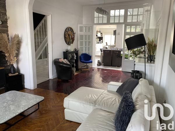 Maison 7 pièces de 220 m² à Roubaix (59100)