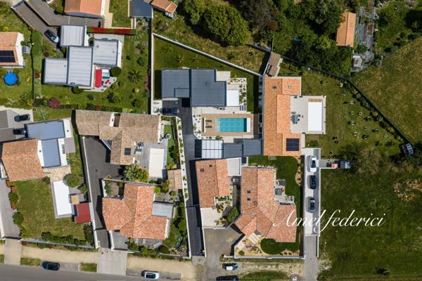 SAINT-GILLES-CROIX-DE-VIE – PROPRIÉTÉ CONTEMPORAINE D’EXCEPTION À QUELQUES MINUTES DE L’OCÉAN