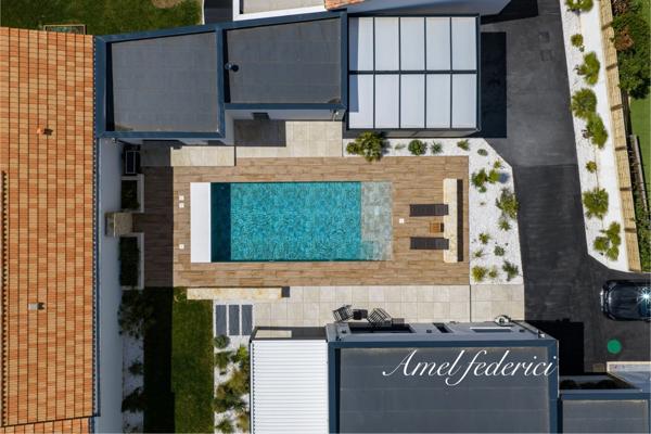 SAINT-GILLES-CROIX-DE-VIE – PROPRIÉTÉ CONTEMPORAINE D’EXCEPTION À QUELQUES MINUTES DE L’OCÉAN