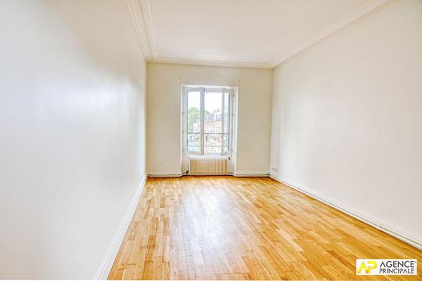 Versailles Notre-Dame Les Prés - Appartement 4 pièces 118.45 m² au sol situé au 2ème et dernier étage €895 000 ** - Référence 27800