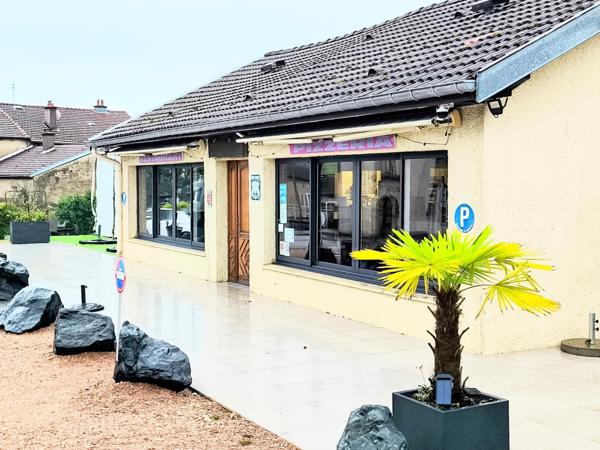 Murs commerciaux d'un restaurant, bar et sa belle terrasse ensoleillée proche du centre