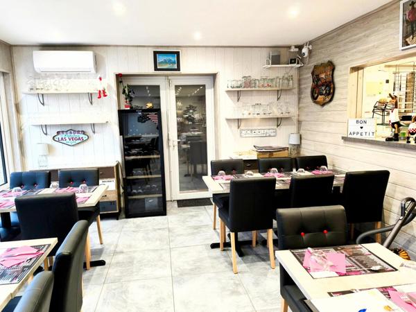 Murs commerciaux d'un restaurant, bar et sa belle terrasse ensoleillée proche du centre