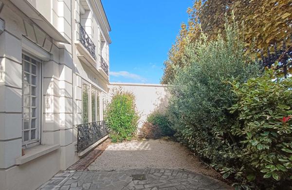 Demeure Familiale 12 pièces 300 m2 BRY SUR MARNE (94360)