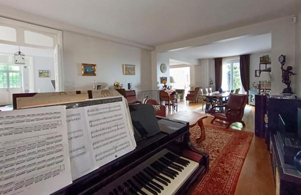 Demeure Familiale 12 pièces 300 m2 BRY SUR MARNE (94360)