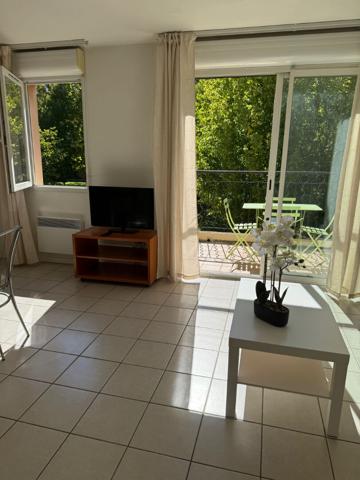 Appartement meublé dans résidence privée avec piscine Fuveau 2 pièce(s) 45.83 m2