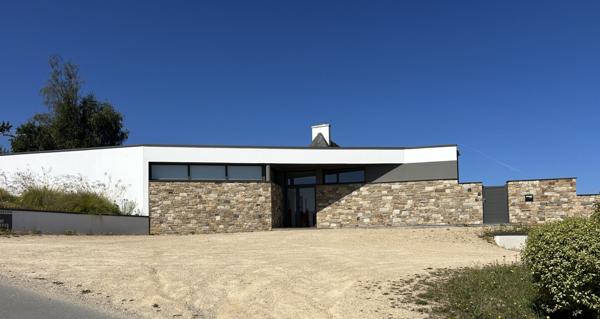 A vendre. Locquirec - Superbe maison d'architecte vue mer Locquirec
