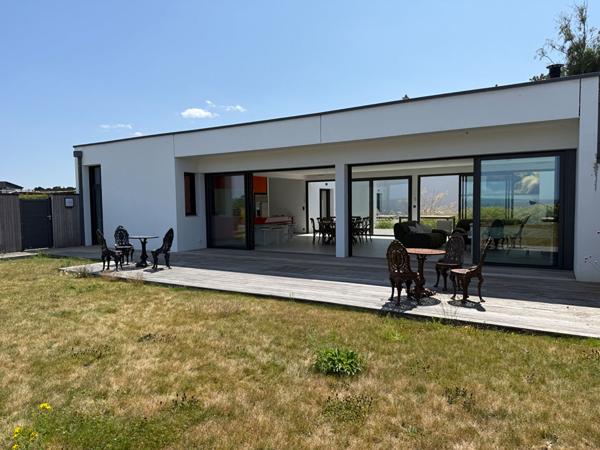 A vendre. Locquirec - Superbe maison d'architecte vue mer Locquirec