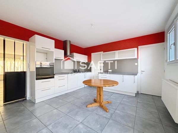 Maison de bourg, 129 m², 3 chambres et un bureau