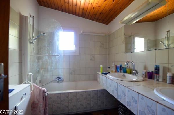 VILLA avec PISCINE chauffée 5 pièces LA PALMYRE - QUARTIER CALME et BOISE - PROCHE CENTRE ET TENNIS